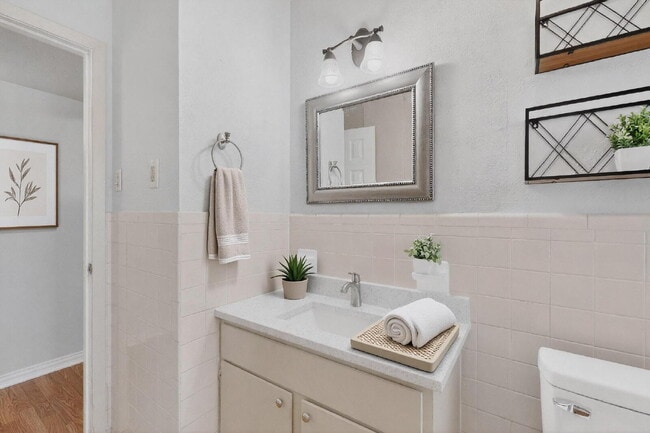 Building Photo - Charming 3-Bed Near TCU