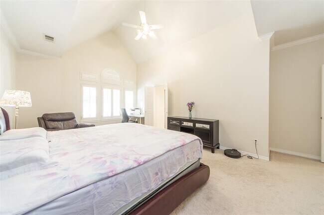 Building Photo - 5115 Fairmont St