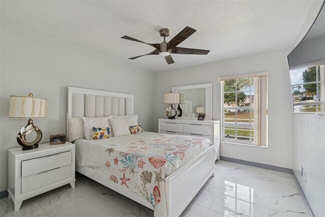 Building Photo - 1062 Greenturf Rd