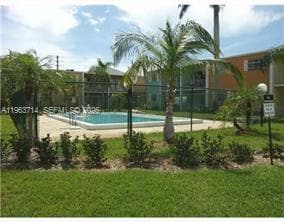 Building Photo - 1505 Crescent Cir