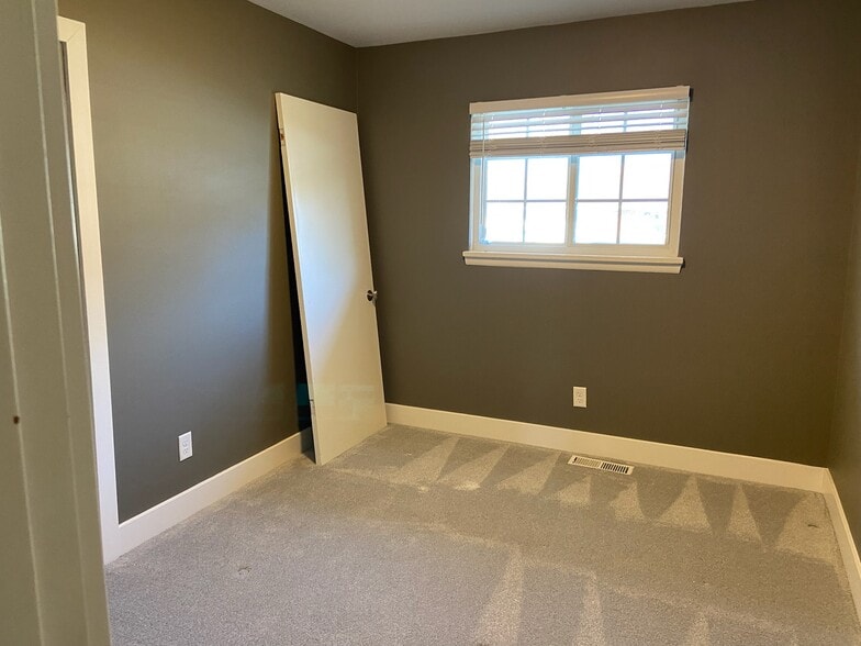 Building Photo - 1103 Ravenwood Ave