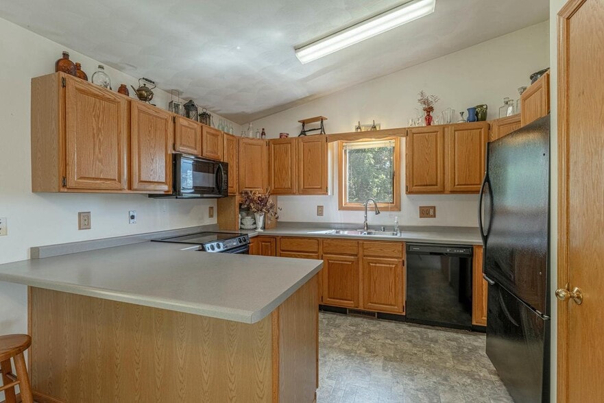 Kitchen - 100 Grossenbacher Ln