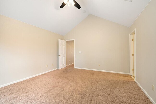 Building Photo - 1005 Canyon Edge Dr