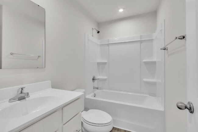 Building Photo - Modern 3BR Townhome with Bonus Room Near F...