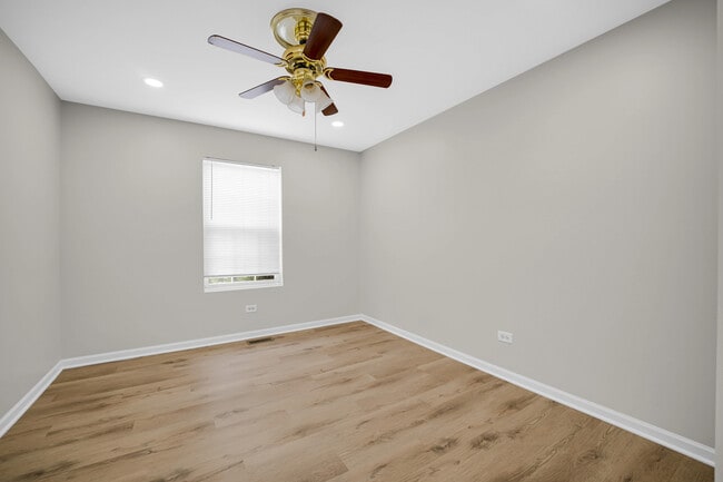 Building Photo - 4914 Montauk Dr