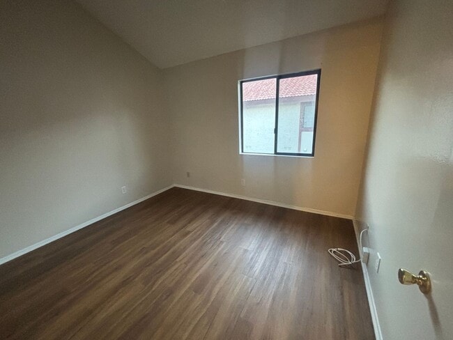 Building Photo - Beautiful 2-Bedroom Condo in Canyon Country!