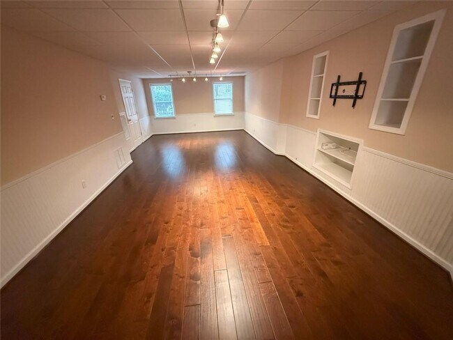 Building Photo - 715 Apsley Way