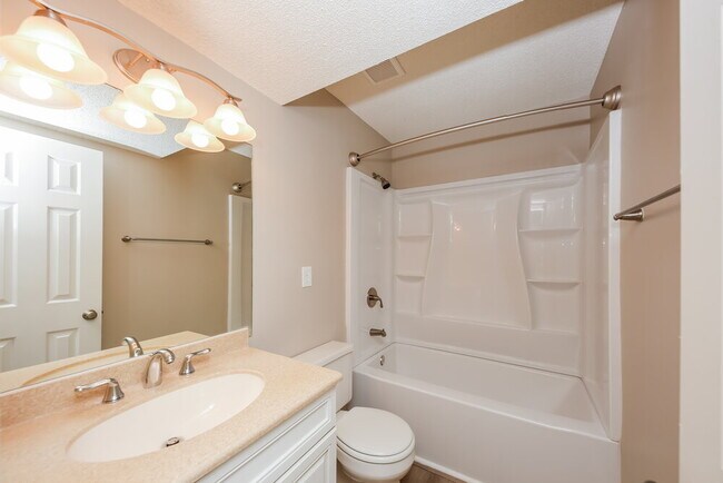 Building Photo - 1622 Cumberland Club Rd SW