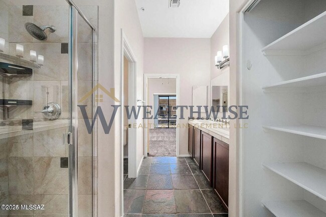 Building Photo - 2010 E River Rd