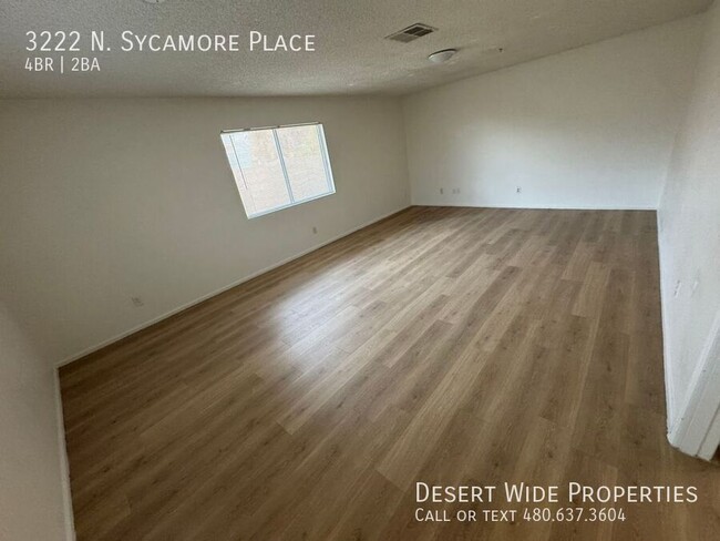 Building Photo - RATE REDUCED! Large 4 bedroom with huge bo...