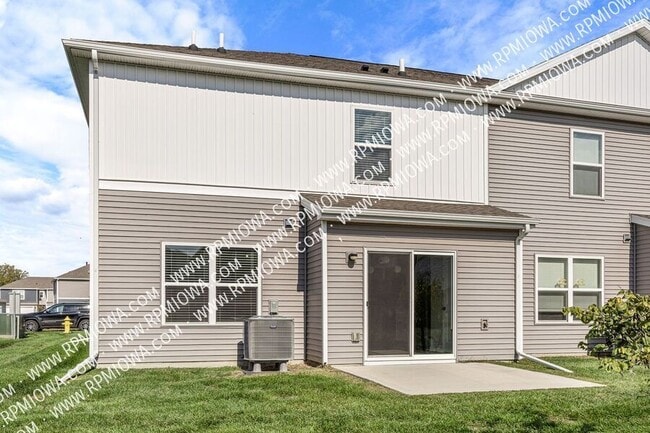 Building Photo - 2578 SE Morningdew Dr