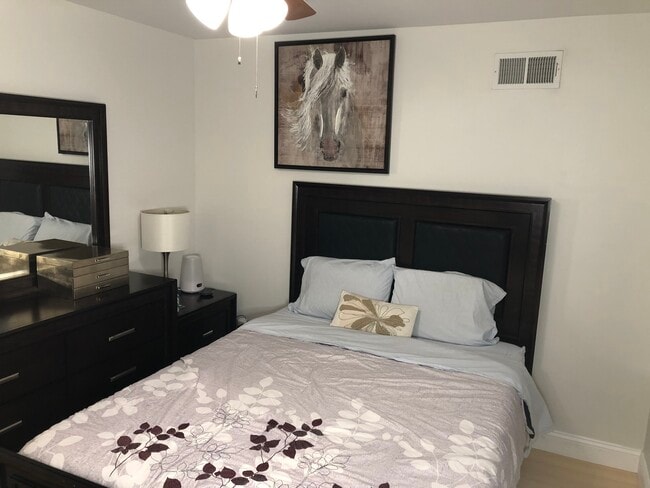 Building Photo - 524 Dudley St