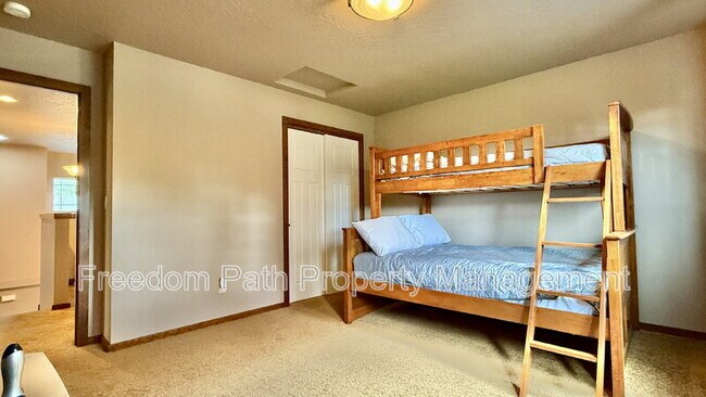 Building Photo - 406 Lundblad Pl
