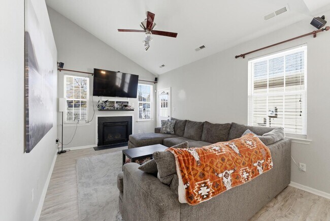 Building Photo - 3688 Cainhoy Ln