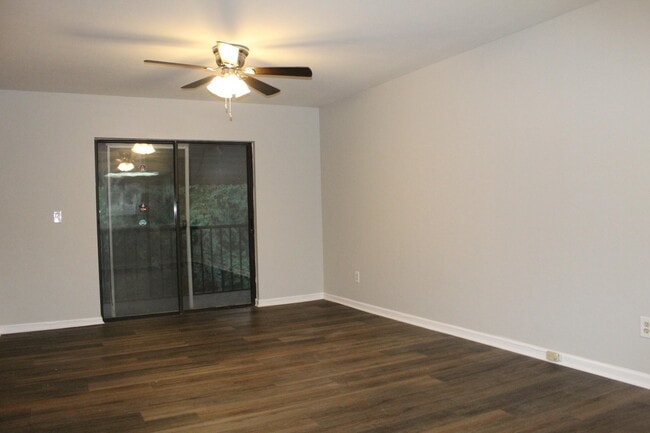 Building Photo - 1007 Windsong Cir