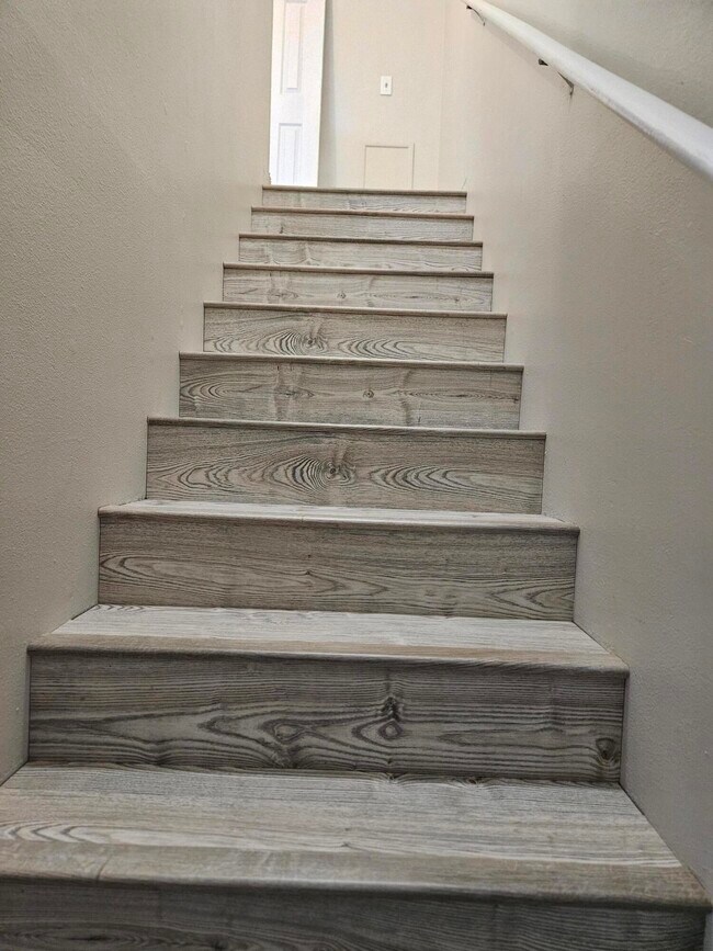 Building Photo - 313 Oxford Ct