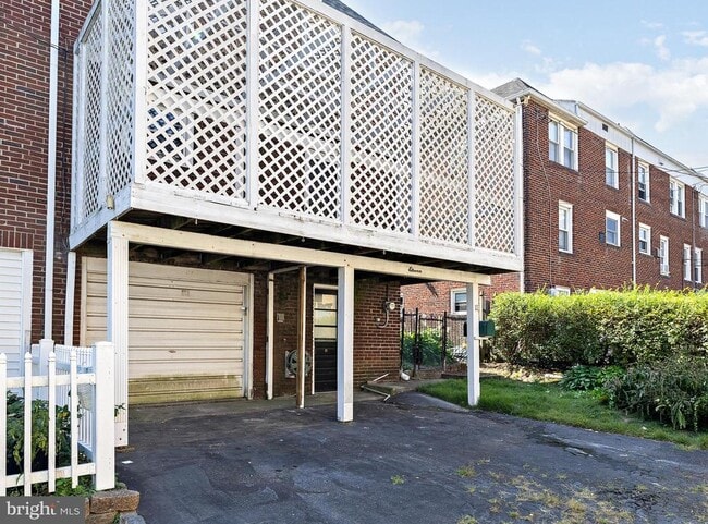 Building Photo - 11 Dowling Ave
