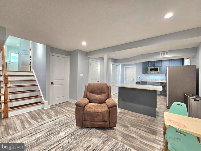 Building Photo - 5918 King James Dr
