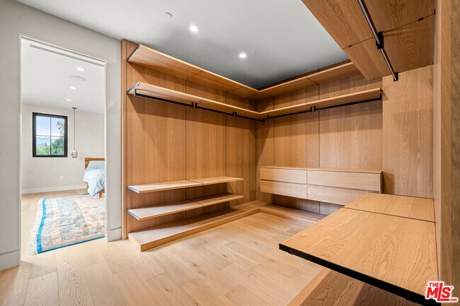 Building Photo - 4740 Sunnyslope Ave