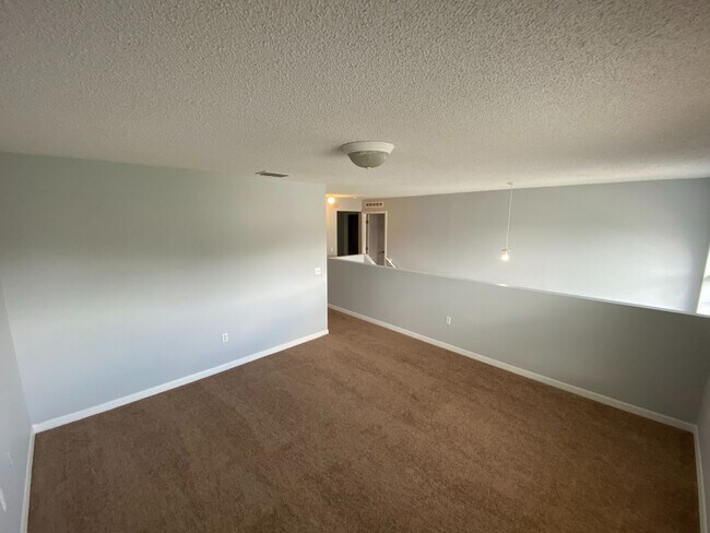 Building Photo - Beautiful 4 Bedroom, 3.5 Bath, 2 Car Garag...