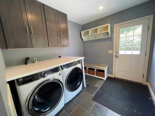 Building Photo - Exceptional 4-Bedroom Home for Rent in Dal...