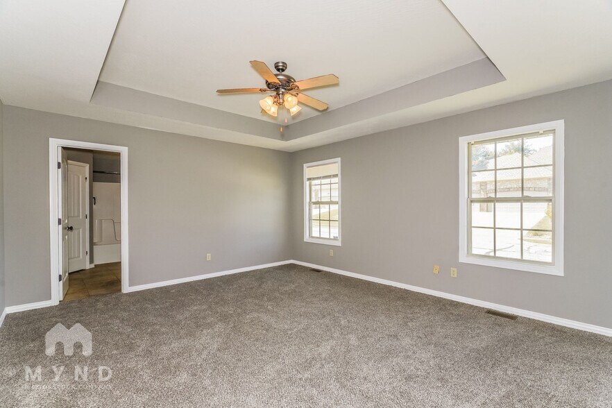 Building Photo - 4674 Oneida Dr
