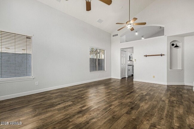 Building Photo - 3051 E Millbrae Ln