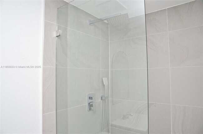 Building Photo - 4051 N Ocean Dr