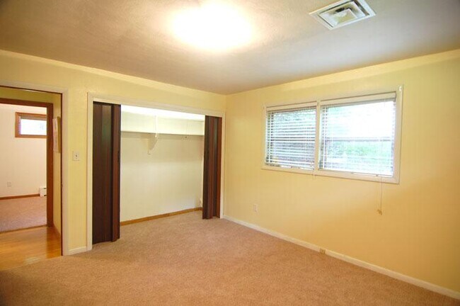 Building Photo - 1903 S Vine St