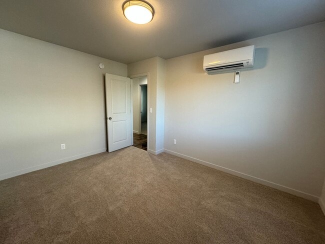 Building Photo - Newer 3 Bed 2 Bath Home In Roseburg