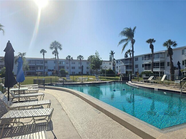 Building Photo - 5896 Palm Ln