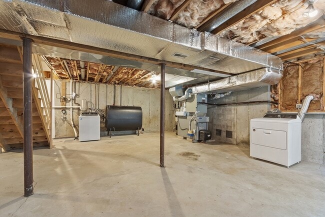 Building Photo - 34 Hall Rd