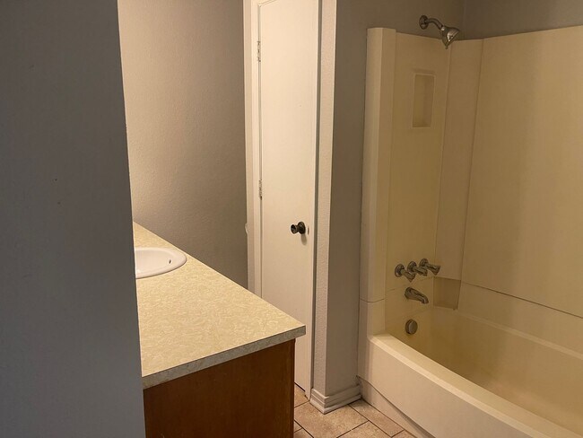 Building Photo - Jackson Street Duplex's