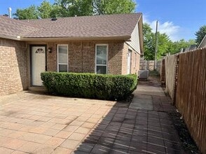 Building Photo - 2239 Donna Dr