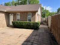 Building Photo - 2239 Donna Dr