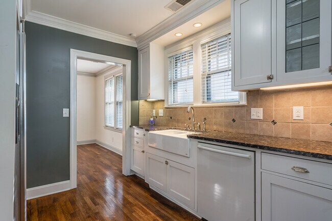 Building Photo - 1876 Crump Ave