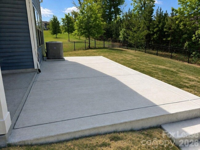 Building Photo - 2019 Red Ash Dr