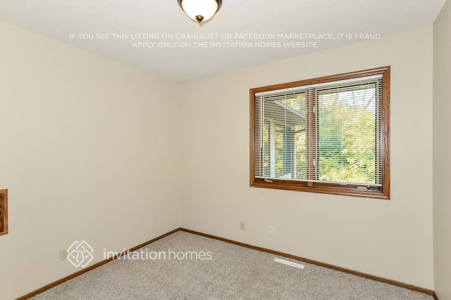 Building Photo - 1609 Lakewood Dr N