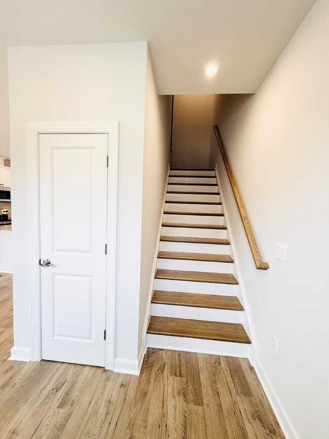 Building Photo - 4 Bed / 3.5 Bath Brand New Townhouse (12/7...