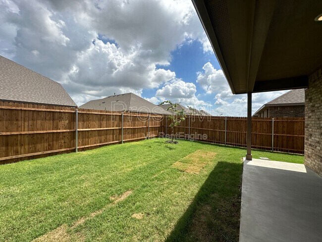Building Photo - 5231 Meadow Ln