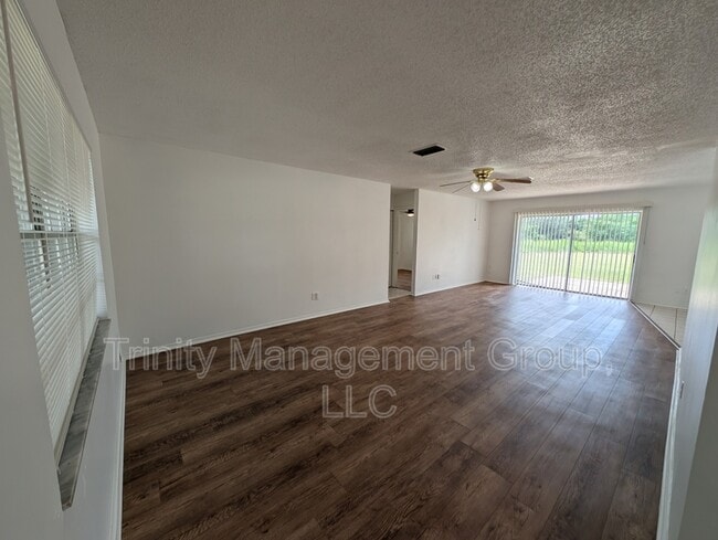 Building Photo - 1101 Lodge Cir