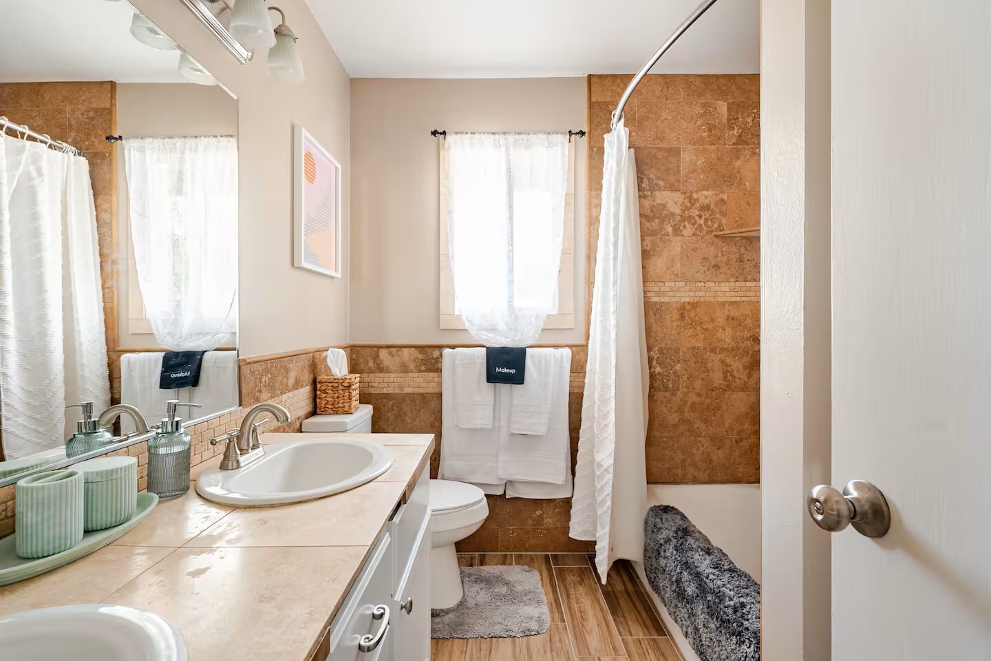 Bathroom 2 - 1104 E Campus Dr