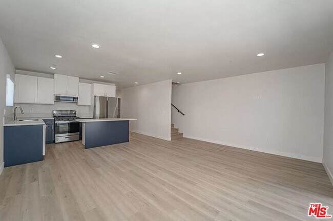 Building Photo - 204 E 29th St