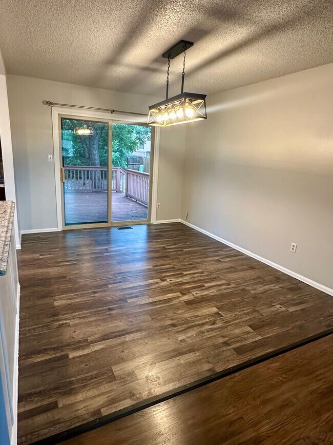 Building Photo - Updated Split-Level Gem | 5BD, 3BA | Large...