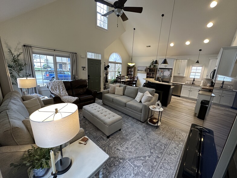 Building Photo - 521 Capstone Dr