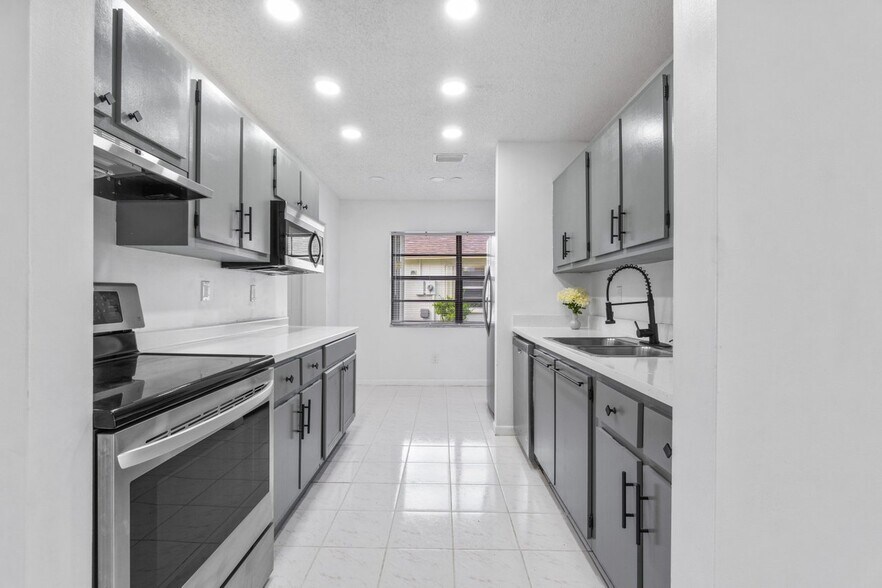 Building Photo - 1620 Granfern Ave