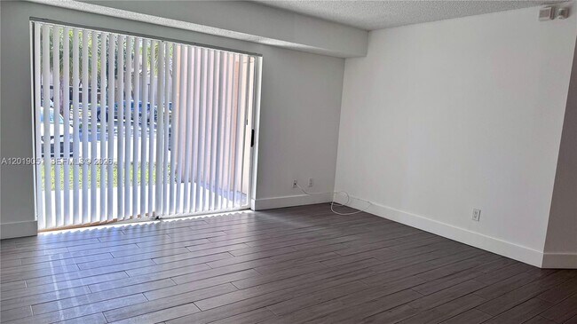 Building Photo - 10521 SW 158th Ct