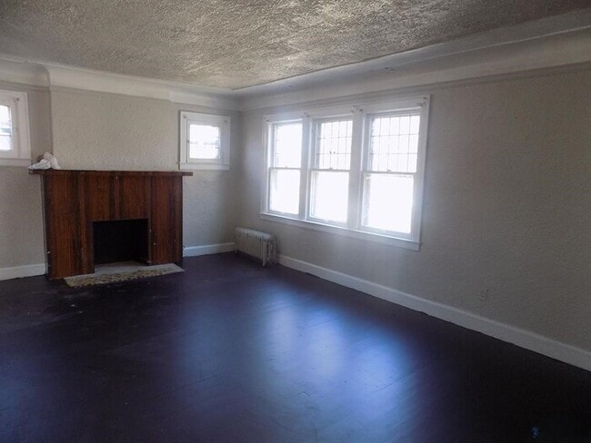 Building Photo - 14137 Mansfield St