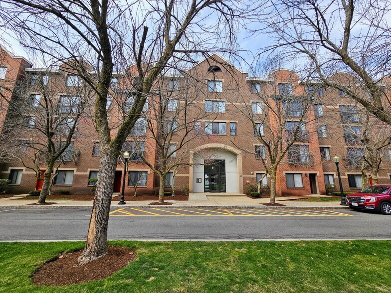 Building Photo - 30 Harbor Point Blvd