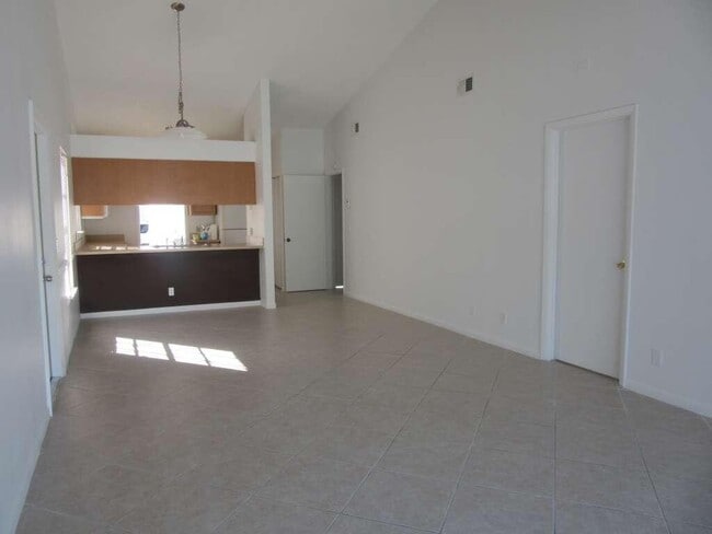 Building Photo - 1654 Royal Forest Ct